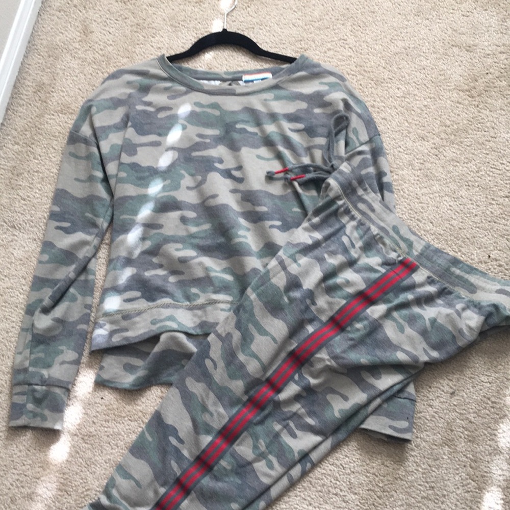 Pj Salvage Camo outfit top and bottom sz M